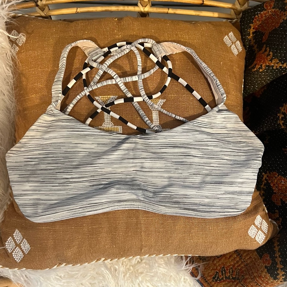 Lulu lemon sports bra size small